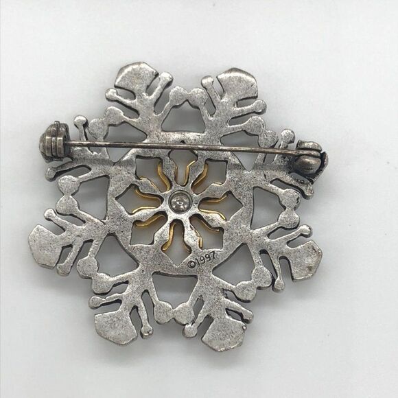 1997 Vintage Snowflake Pin Silver Gold Peace Joy.. - Picture 2 of 10
